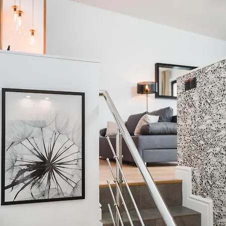 Flower Apartment *