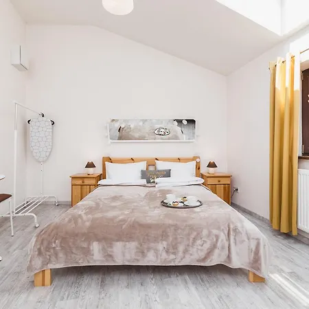 Flower Apartment